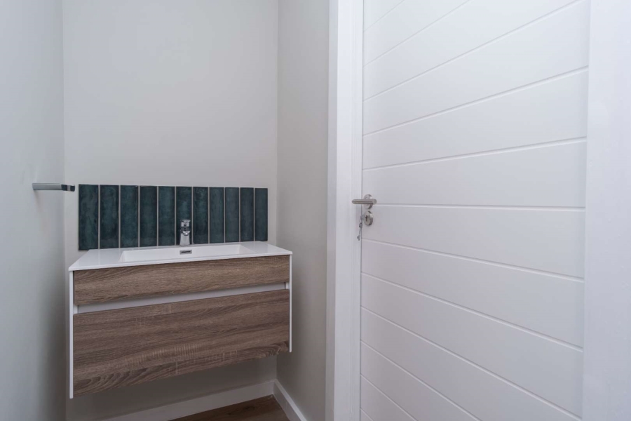 To Let 4 Bedroom Property for Rent in Overkloof Western Cape